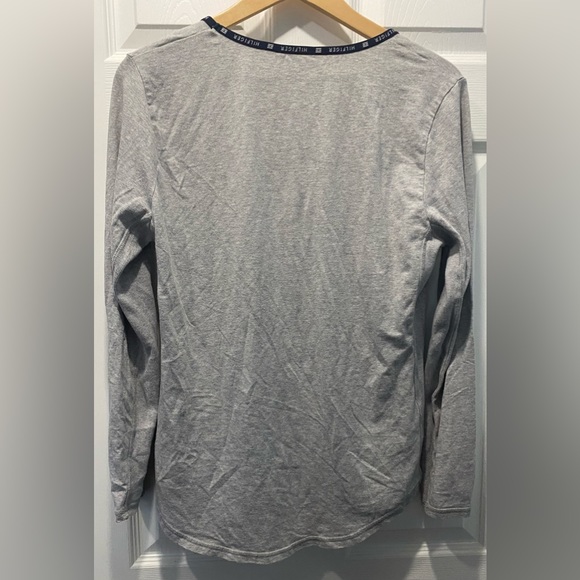 🔴2/$10 SALE🔴Tommy Hilfiger Grey Top Size Extra Large - Picture 5 of 5